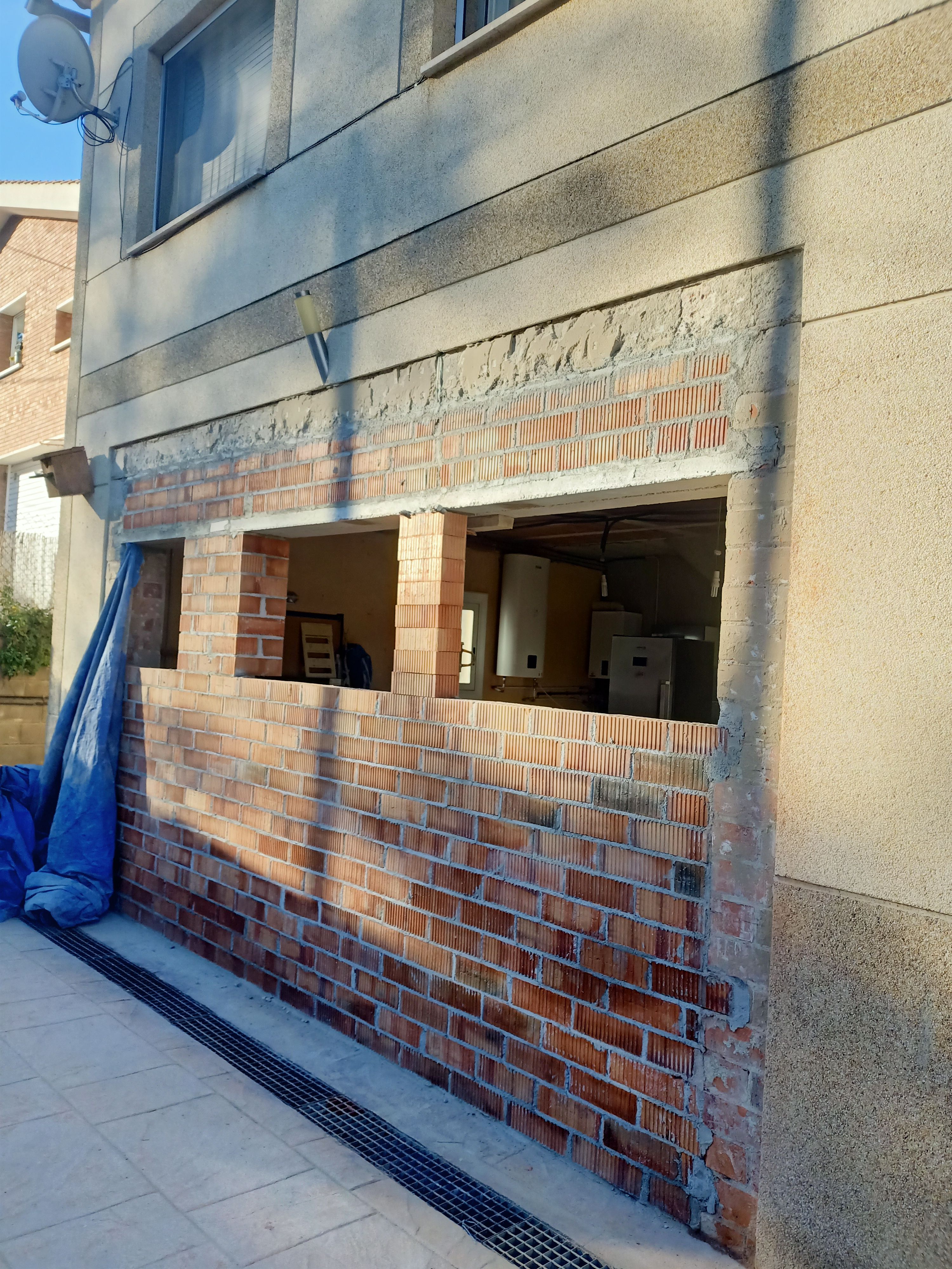 Reforma interior y exterior de una casa con vistas a Montserrat - Galería 4