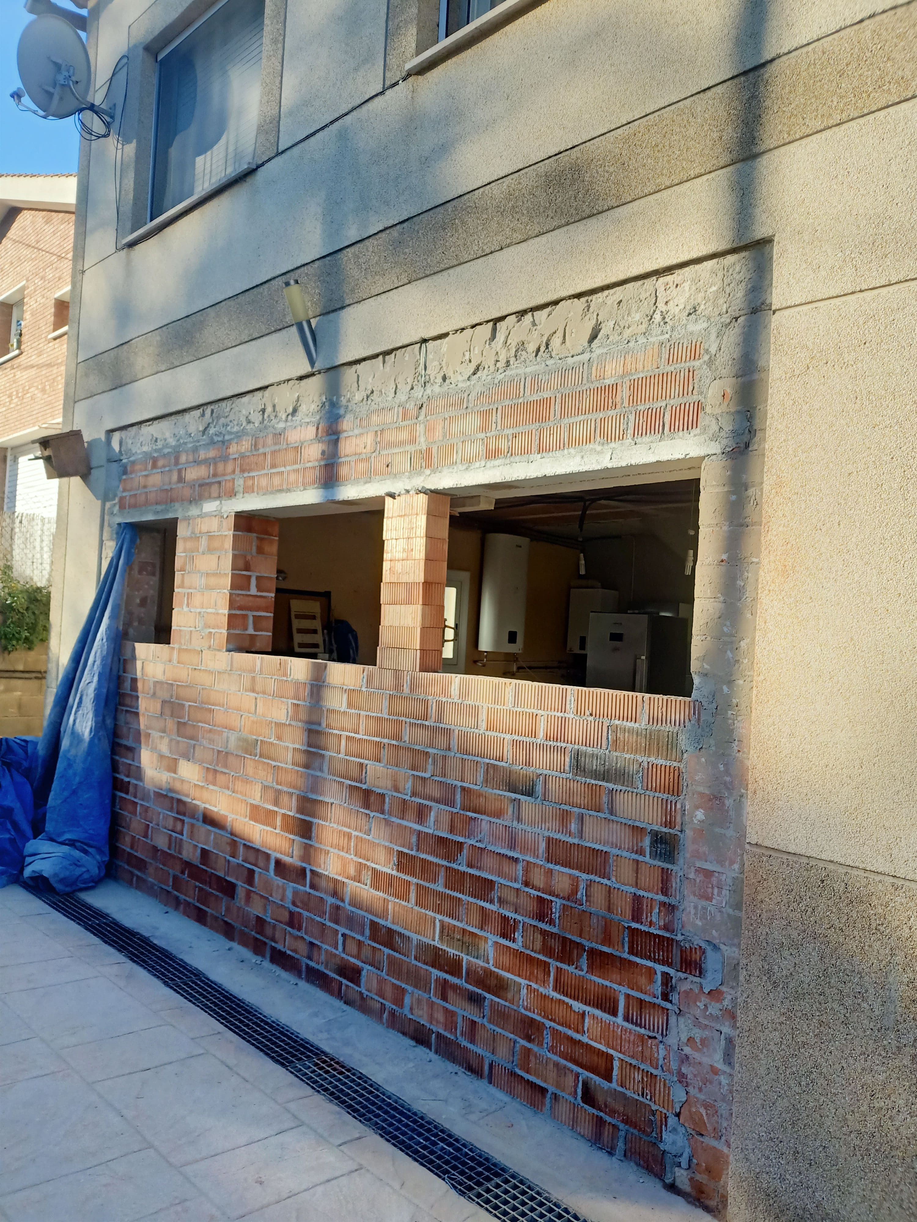 Reforma interior y exterior de una casa con vistas a Montserrat 3