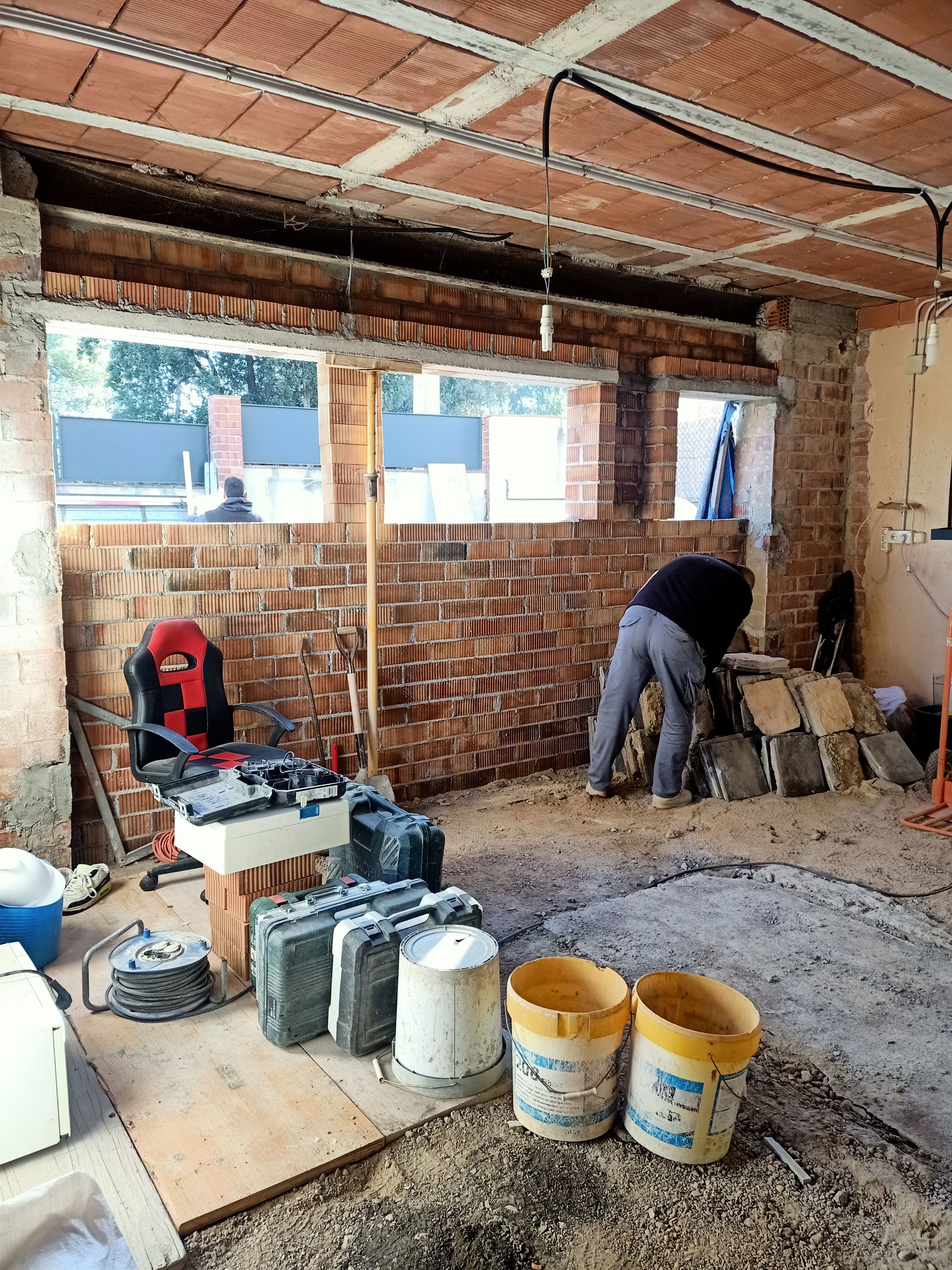 Reforma interior y exterior de una casa con vistas a Montserrat - Galería 6