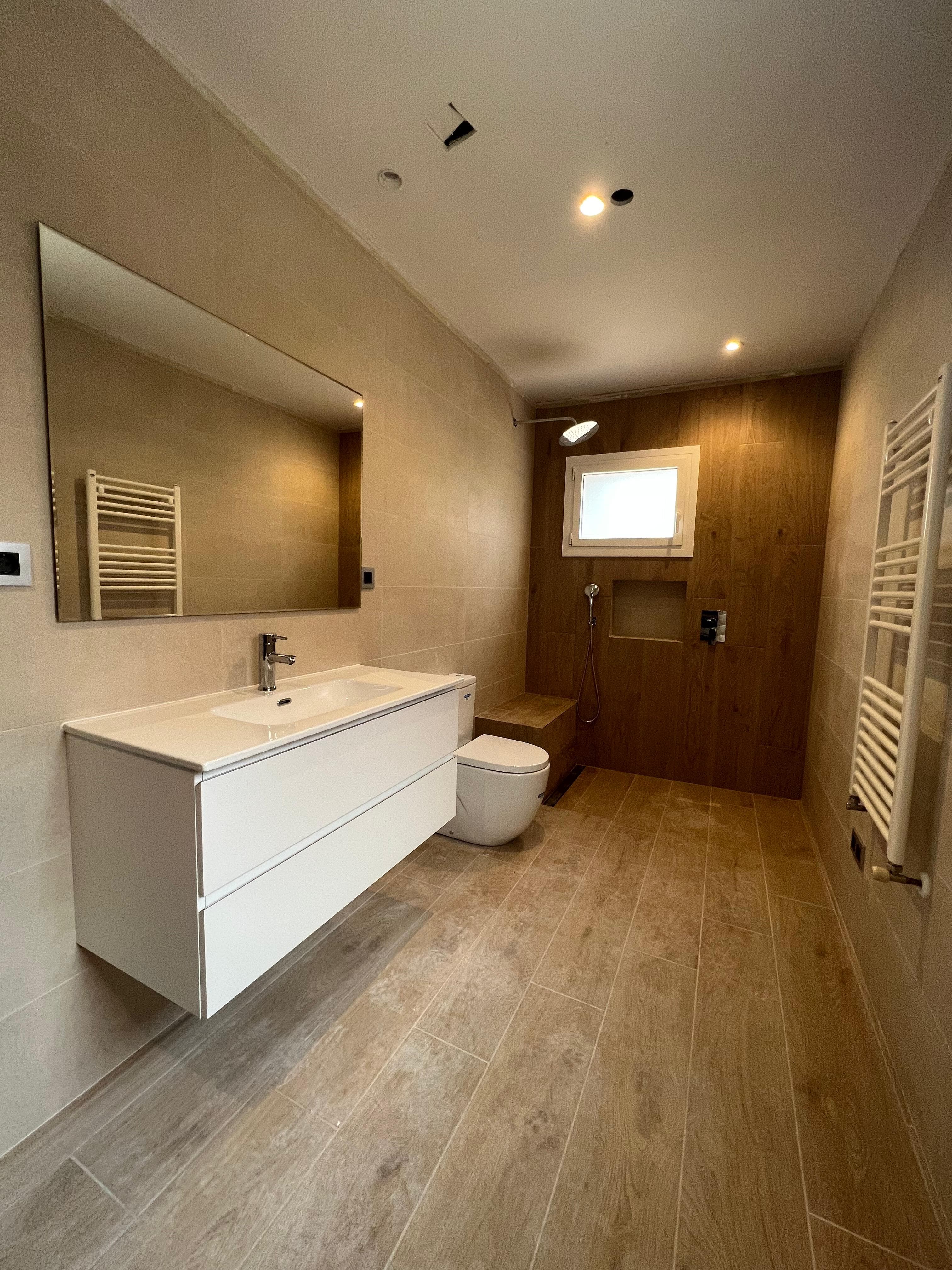 Reforma interior y exterior de una casa con vistas a Montserrat