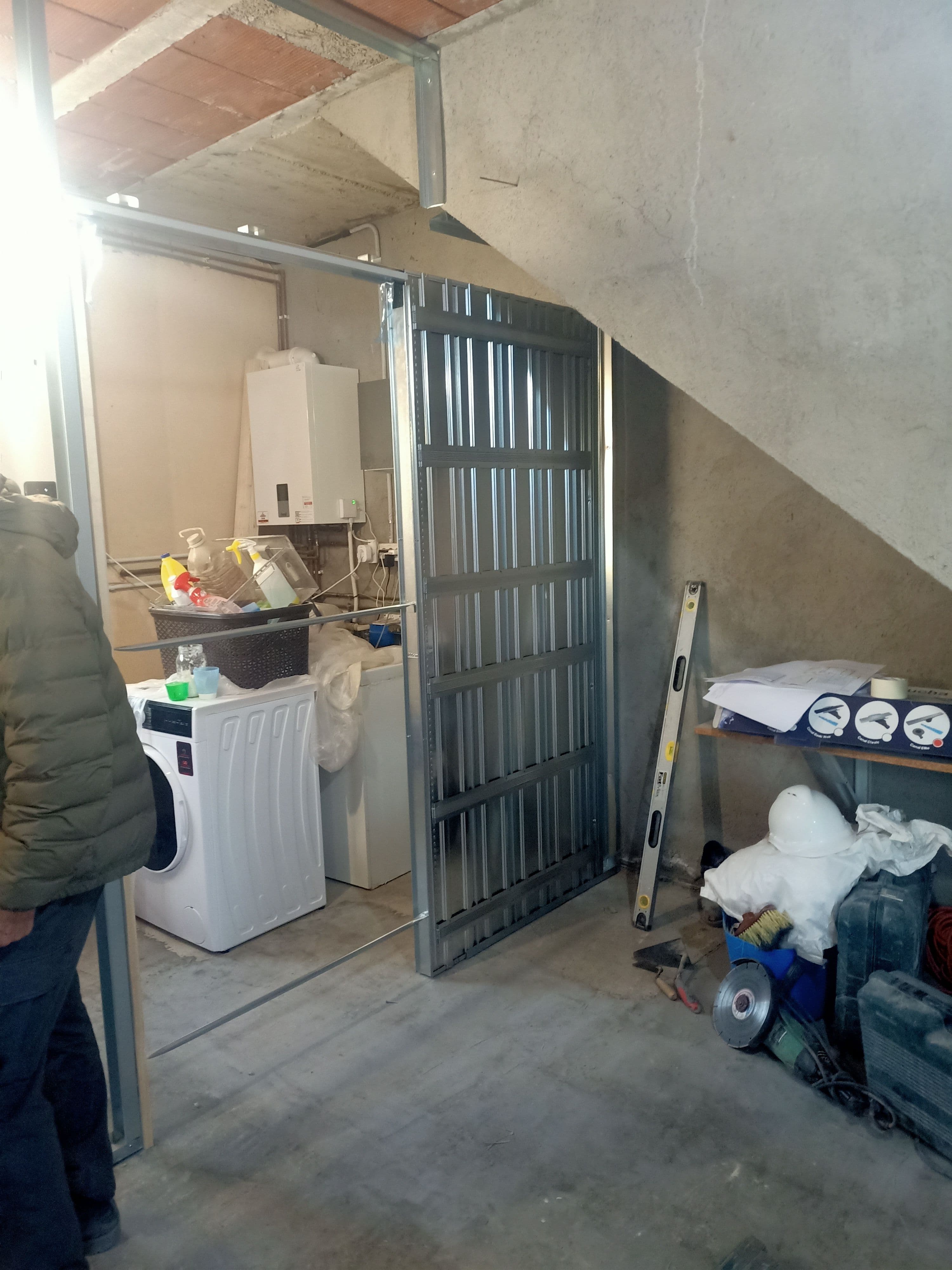 Reforma interior y exterior de una casa con vistas a Montserrat 13